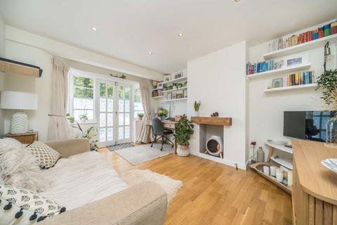 2 bedroom flat for sale, Conifers Close, Teddington TW11