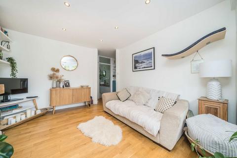 2 bedroom flat for sale, Conifers Close, Teddington TW11