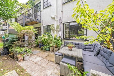 9 Conifers Close, Teddington, TW11 9JG