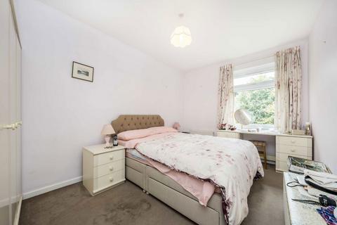 2 bedroom flat for sale, Cromwell Road, Teddington TW11