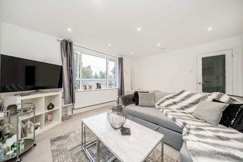 1 bedroom flat for sale, Crieff Court, Teddington TW11