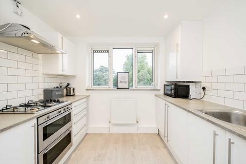 1 bedroom flat for sale, Crieff Court, Teddington TW11