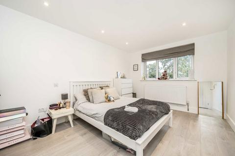 1 bedroom flat for sale, Crieff Court, Teddington TW11