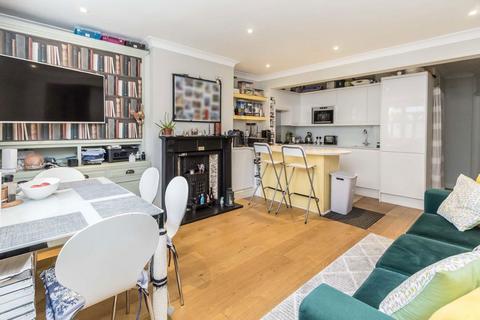 2 bedroom flat to rent, Winchendon Road, Teddington TW11