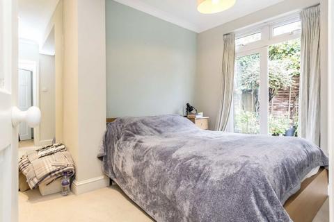 2 bedroom flat to rent, Winchendon Road, Teddington TW11