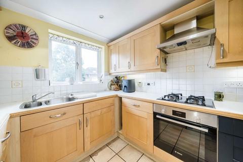 2 bedroom flat for sale, Manor Road, Teddington TW11