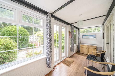 49c Strawberry Vale, Twickenham, TW1 4RX