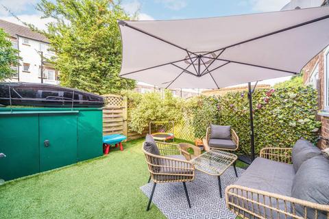 16 Brinsworth Close, Twickenham, TW2 5BS