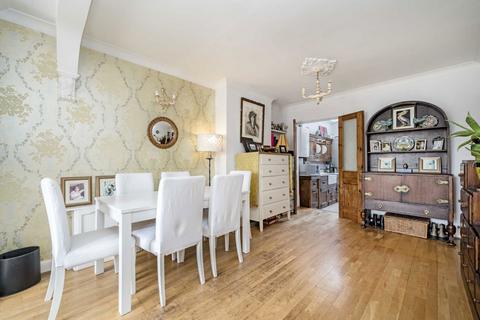 18 Gould Road, Twickenham, TW2 6RS
