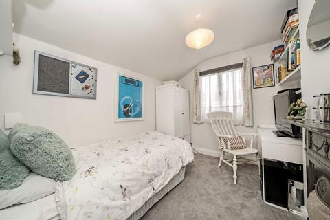18 Gould Road, Twickenham, TW2 6RS