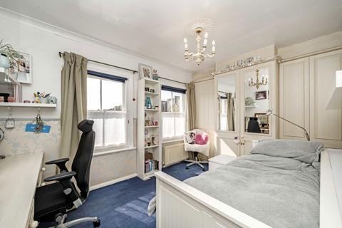 18 Gould Road, Twickenham, TW2 6RS