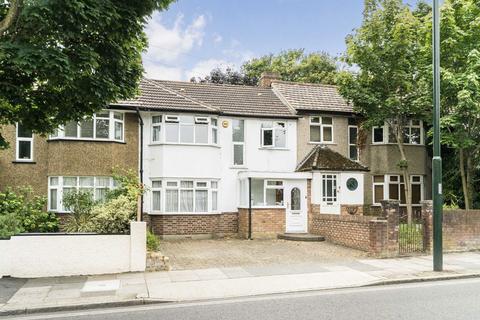 17 Warren Road, Twickenham, TW2 7DH