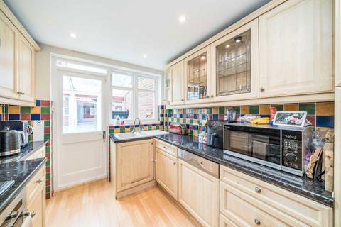 17 Warren Road, Twickenham, TW2 7DH