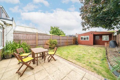 17 Warren Road, Twickenham, TW2 7DH