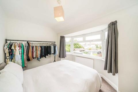 17 Warren Road, Twickenham, TW2 7DH
