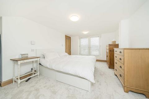 37a Hamilton Road, Twickenham, TW2 6SN