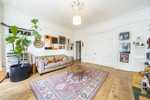 26b Queens Road, Twickenham, TW1 4EX