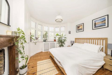 2 bedroom flat for sale, Kneller Road, Whitton TW2