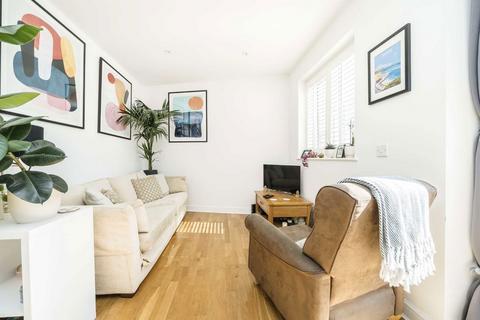 2 bedroom flat for sale, Kneller Road, Whitton TW2