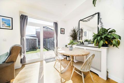 Flat 1, 5 Kneller Road, Twickenham, TW2 7DF
