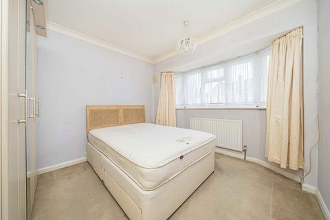 3 bedroom terraced house for sale, Fulwell Park Avenue, Twickenham TW2