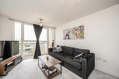 2 bedroom flat for sale, Langhorn Drive, Twickenham TW2