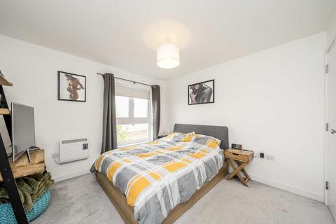 2 bedroom flat for sale, Langhorn Drive, Twickenham TW2