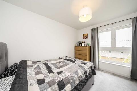 2 bedroom flat for sale, Langhorn Drive, Twickenham TW2