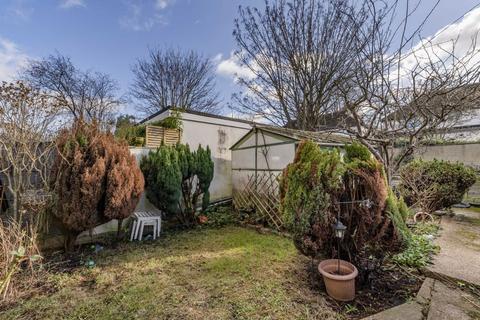 3 bedroom terraced house for sale, Lisbon Avenue, Twickenham TW2