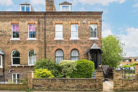 4a Queens Road, Twickenham, TW1 4EX