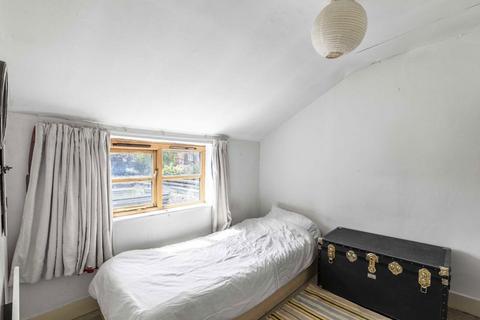 14 Fourth Cross Road, Twickenham, TW2 5EL