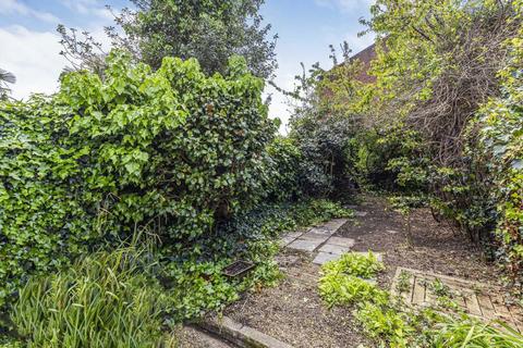 14 Fourth Cross Road, Twickenham, TW2 5EL