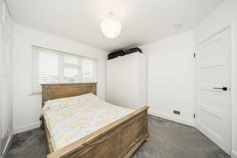 16 Glasbrook Avenue, Twickenham, TW2 6AH