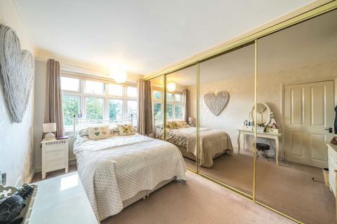 190 Lyndhurst Avenue, Twickenham, TW2 6BT
