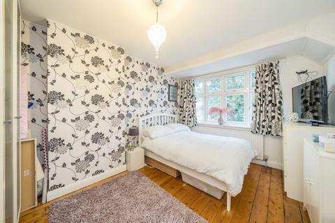 190 Lyndhurst Avenue, Twickenham, TW2 6BT