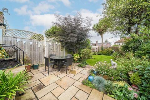 190 Lyndhurst Avenue, Twickenham, TW2 6BT