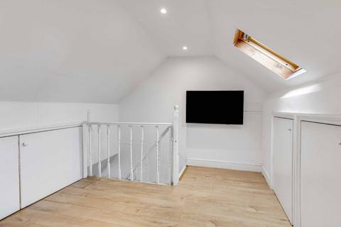 24 Hounslow Gardens, Hounslow, TW3 2DU