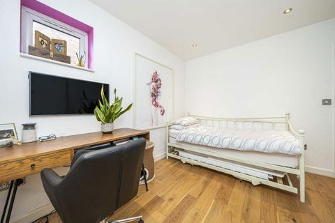 32 Glebe Way, Hanworth, Feltham, TW13 6HJ