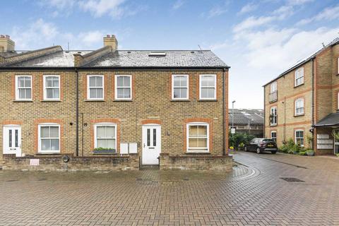 1 bedroom flat for sale, Norcutt Road, Twickenham TW2