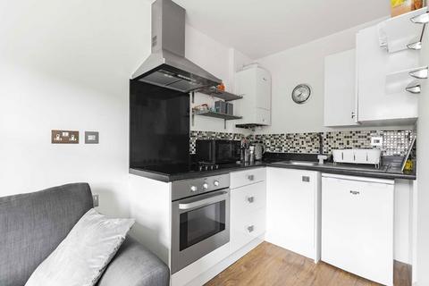 1 bedroom flat for sale, Norcutt Road, Twickenham TW2