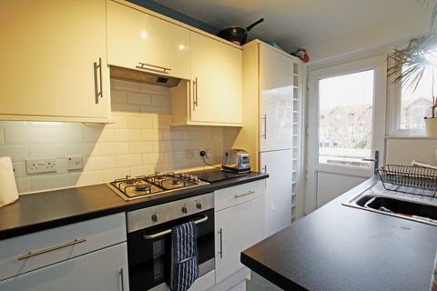 2 bedroom flat to rent, Talma Gardens, Twickenham TW2