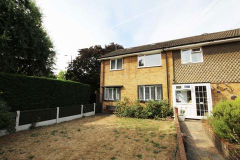 2 bedroom maisonette to rent, Chase Gardens, Twickenham TW2