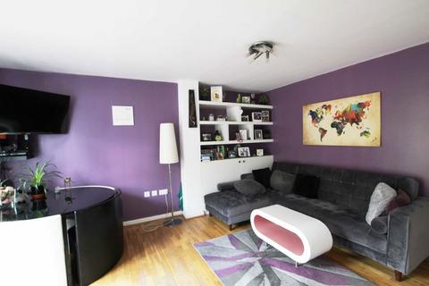 2 bedroom maisonette to rent, Chase Gardens, Twickenham TW2