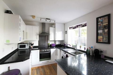 2 bedroom maisonette to rent, Chase Gardens, Twickenham TW2