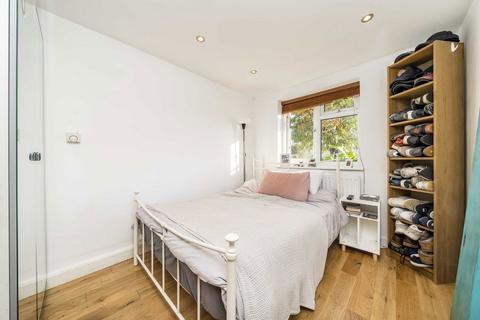 22 Butts Crescent, Hanworth, Feltham, TW13 6HQ