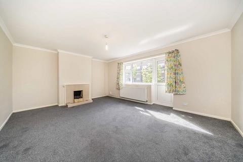 3 bedroom flat for sale, Haggard Road, Twickenham TW1