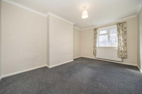 3 bedroom flat for sale, Haggard Road, Twickenham TW1