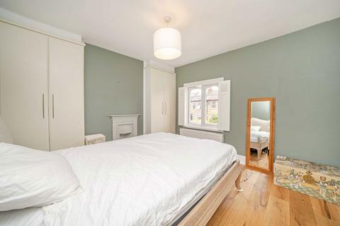 2 bedroom house to rent, Rutland Road, Twickenham TW2