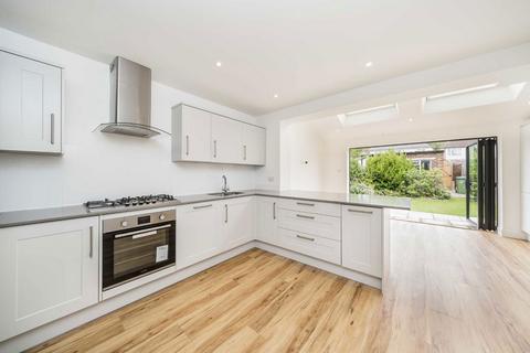 4 bedroom house for sale, Devon Avenue, Twickenham TW2