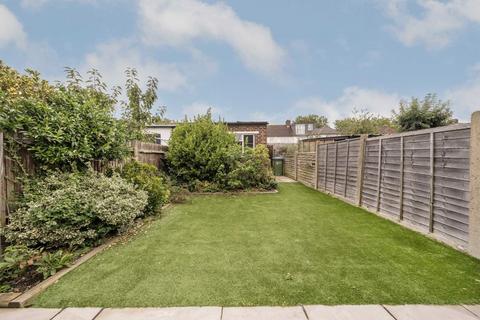 4 bedroom house for sale, Devon Avenue, Twickenham TW2